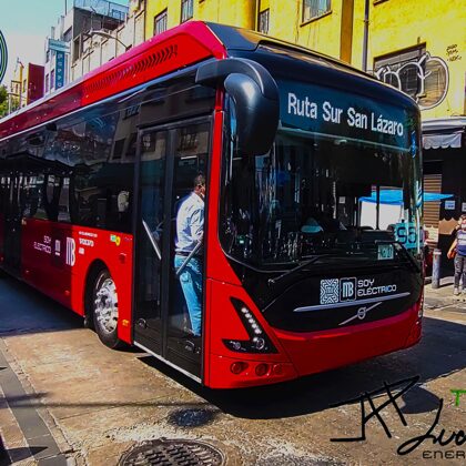 Volvo 7900E Conexión-9501 en Eje Central Línea 4 Ruta Sur