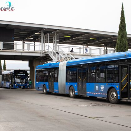 Yutong ZK5180C 21042 y ZK5120C 20016 en Tláhuac Línea7